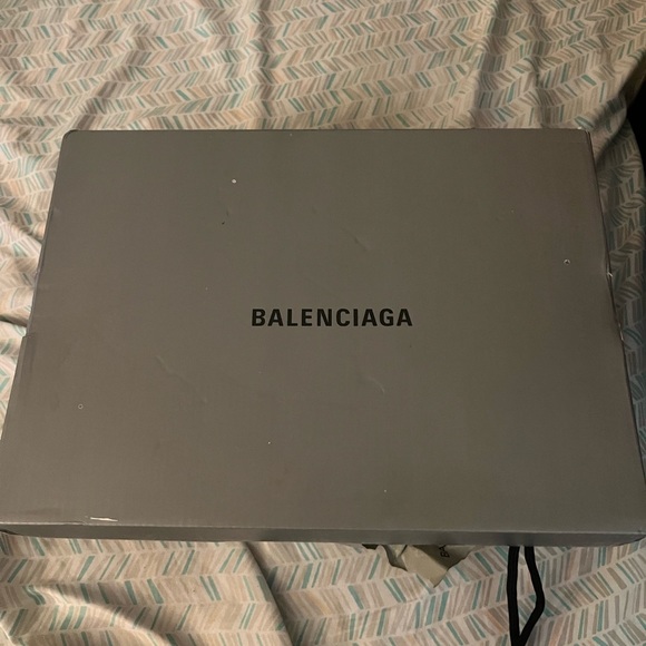 Balenciaga runners size 40 (size 7) - Picture 3 of 4